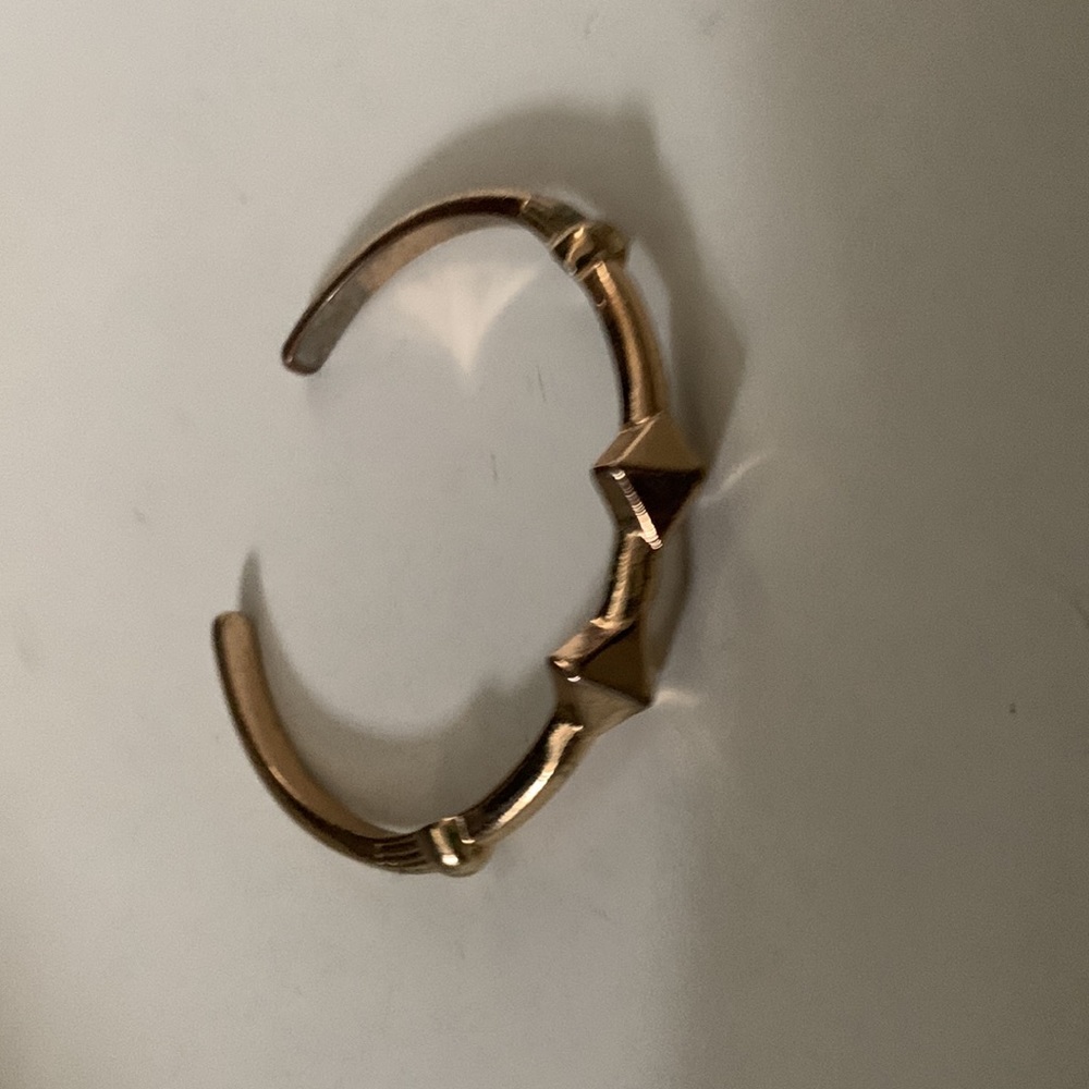 ♠️SOLD♠️ Cuff Bracelet - Gold Tone - Picture 3 of 6